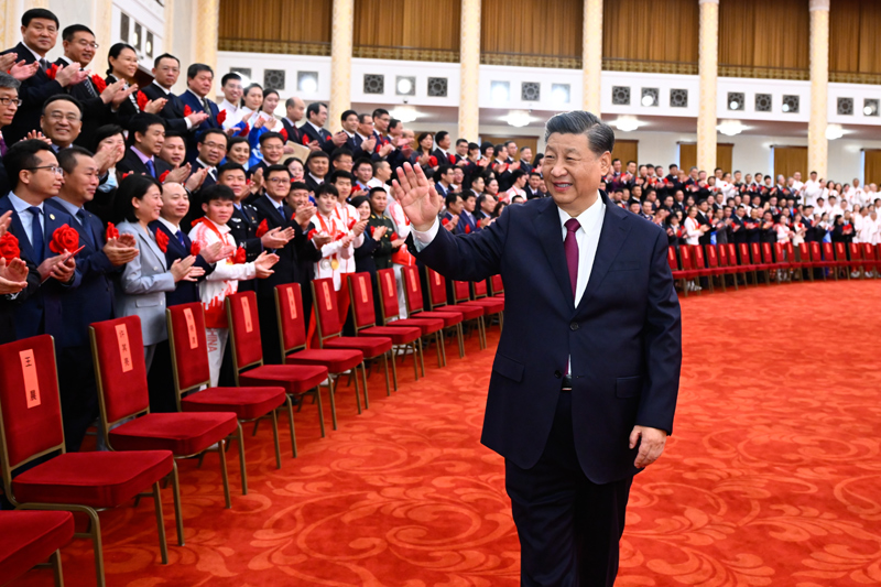 2022年4月8日，北京冬奧會(huì)、冬殘奧會(huì)總結(jié)表彰大會(huì)在北京人民大會(huì)堂隆重舉行。會(huì)前，習(xí)近平等會(huì)見(jiàn)北京冬奧會(huì)、冬殘奧會(huì)突出貢獻(xiàn)集體代表、突出貢獻(xiàn)個(gè)人和中國(guó)體育代表團(tuán)成員。