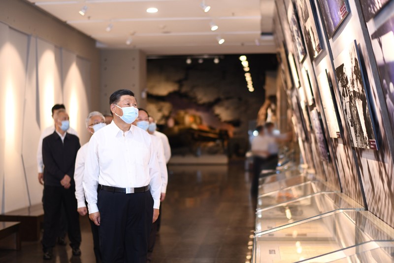 2022年8月16日至17日，中共中央總書記、國家主席、中央軍委主席習近平在遼寧考察。這是16日下午，習近平在錦州市考察遼沈戰(zhàn)役紀念館。 新華社記者 燕雁 攝